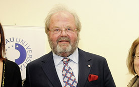 Hans-Werner Frömmel wurde von der Donau-Universität Krems (DUK) für sein Engagement im tertiären Bildungsbereich geehrt.